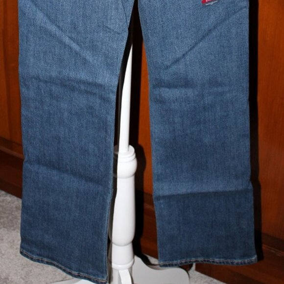 Levis Boot Cut Stretch Jeans. - Picture 4 of 5
